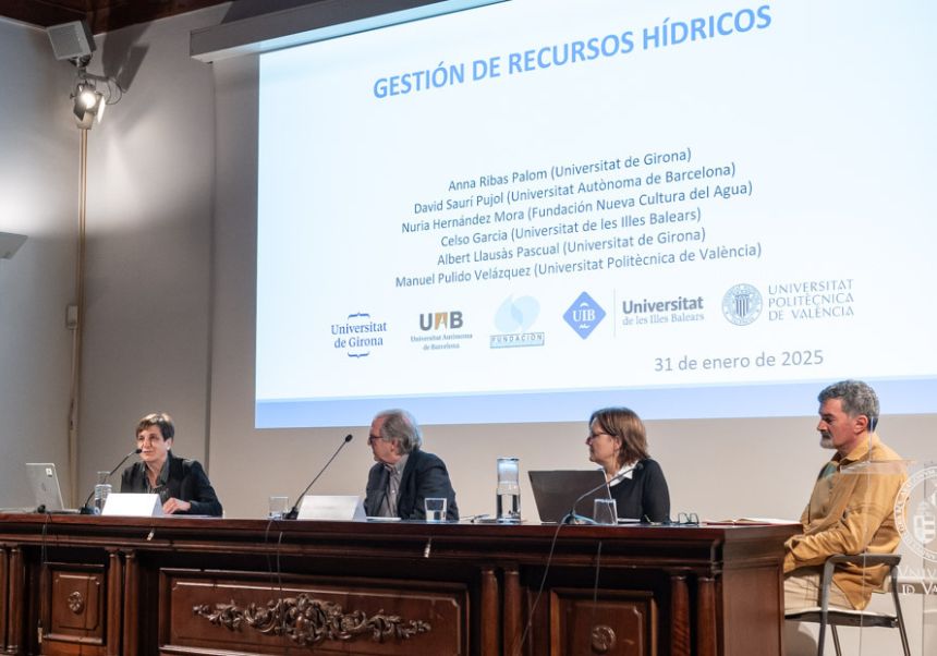 Taula redona sobre recursos hídrics celebrada a La Nau.